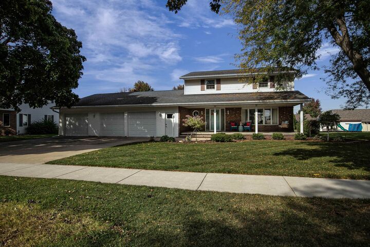 Property Photo: 119 Homewood Court WI 54140-1149