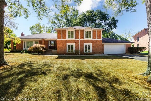 Property Photo:  2433 Wickfield Road  MI 48323 