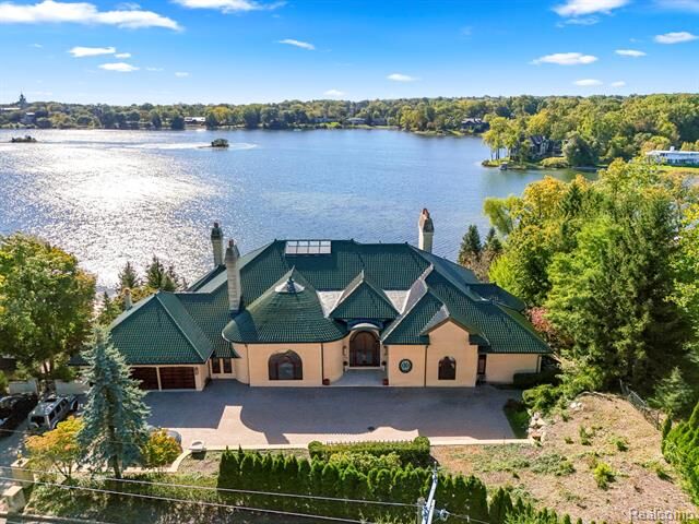 Property Photo:  1567 Island Lane  MI 48302 