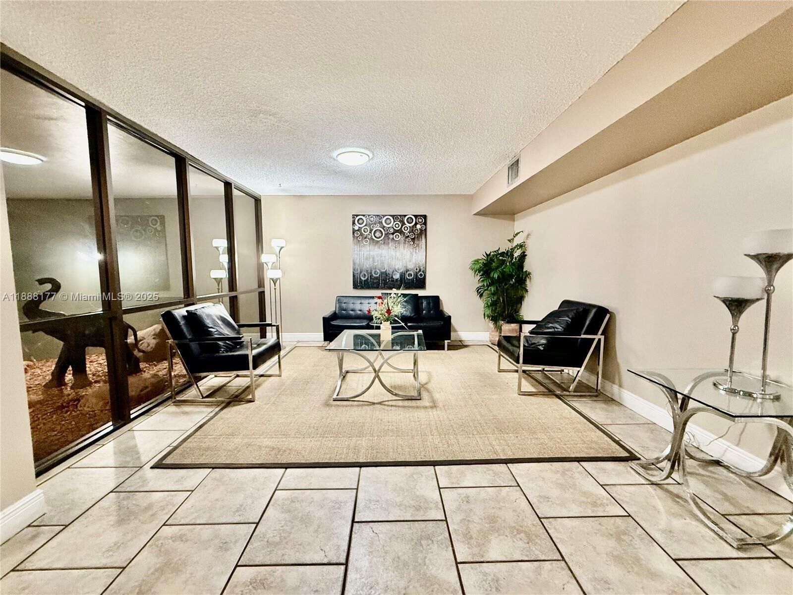 Property Photo:  2761 S Taft St 201  FL 33020 