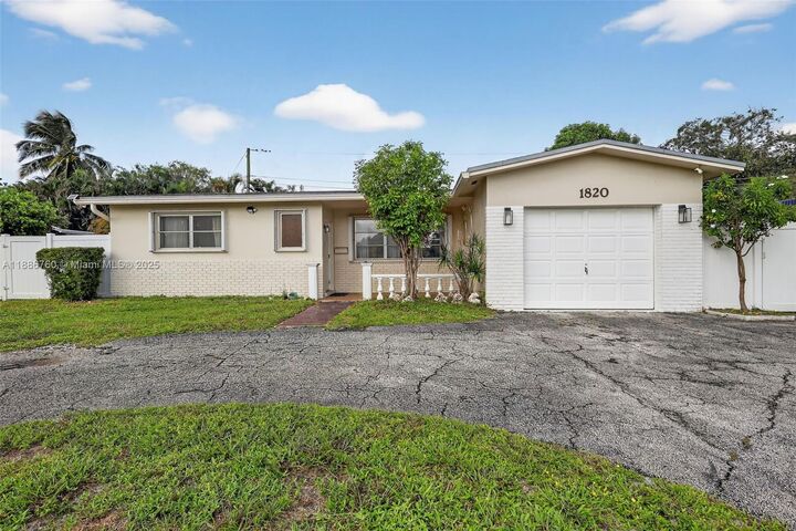 Property Photo: 1820 N 56th Ave FL 33021