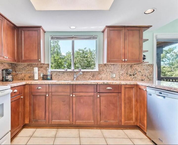 Property Photo:  202 W Canal Dr  FL 33037 