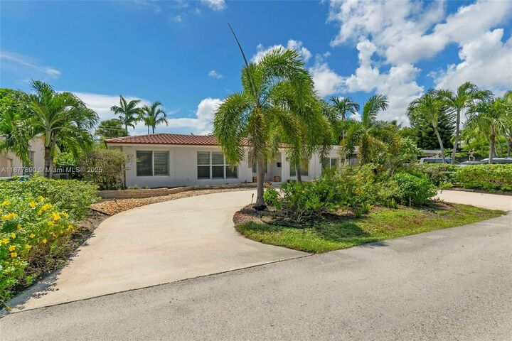Property Photo: 1834 NE 34th St FL 33306
