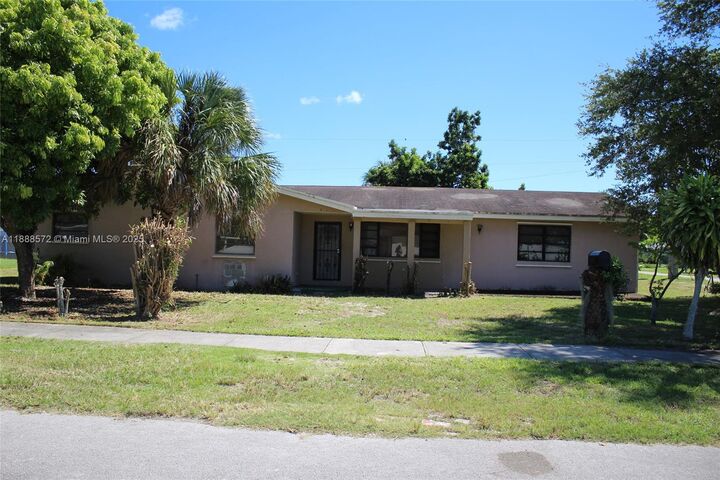15121 SW 105th Ct  Miami FL 33176 photo