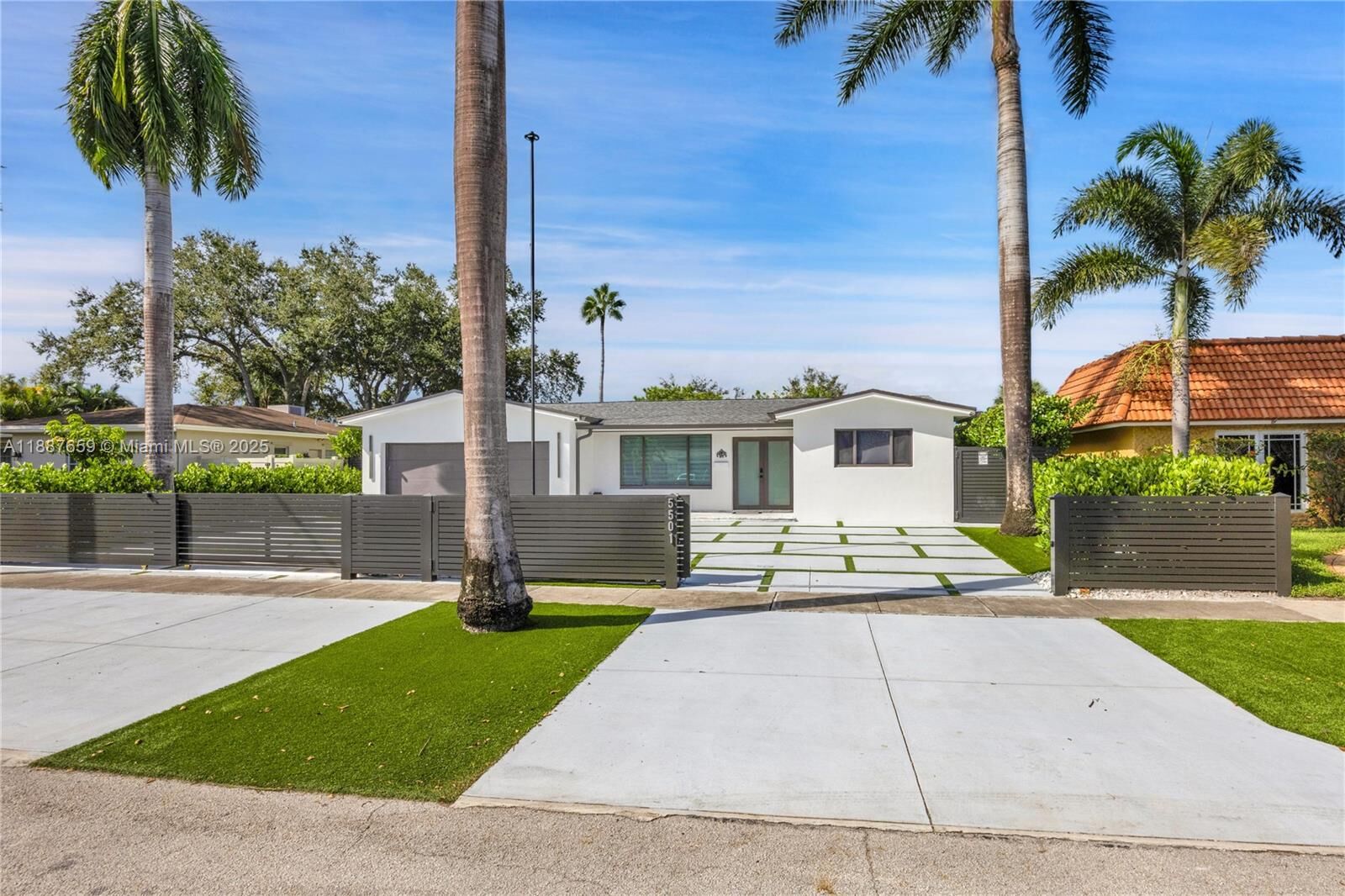 Property Photo:  5501 McKinley St  FL 33021 
