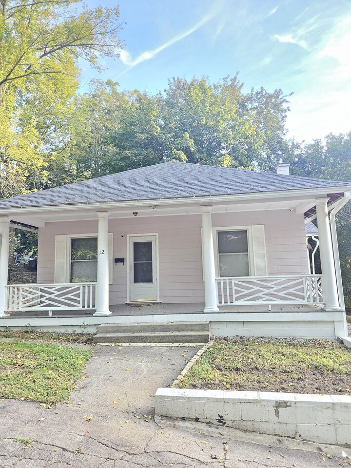 Property Photo:  12 Yantic Street  CT 06360 