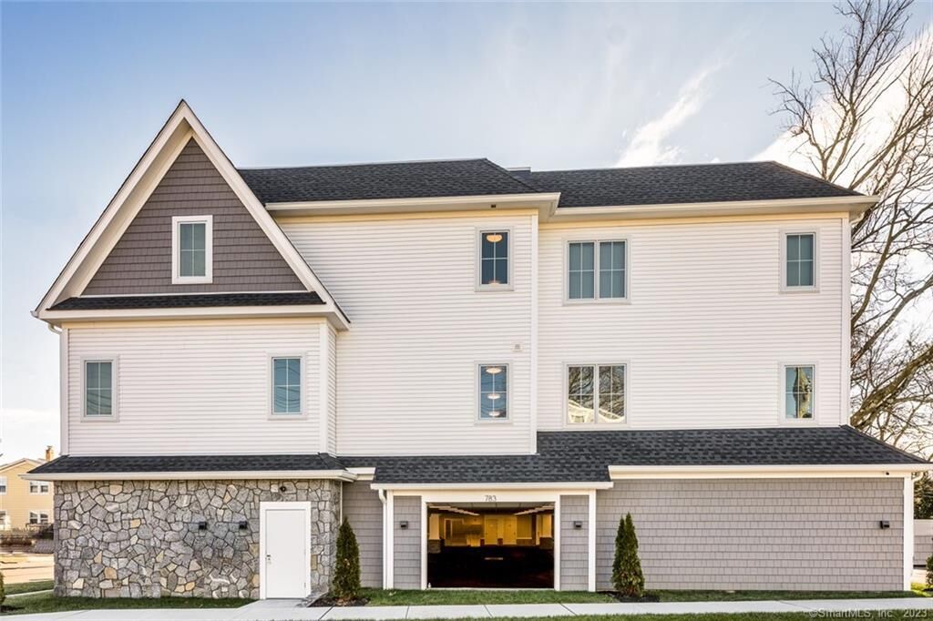 Property Photo:  783 Kings Highway East 206  CT 06825 