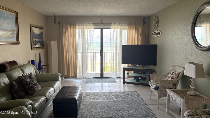 Property Photo:  