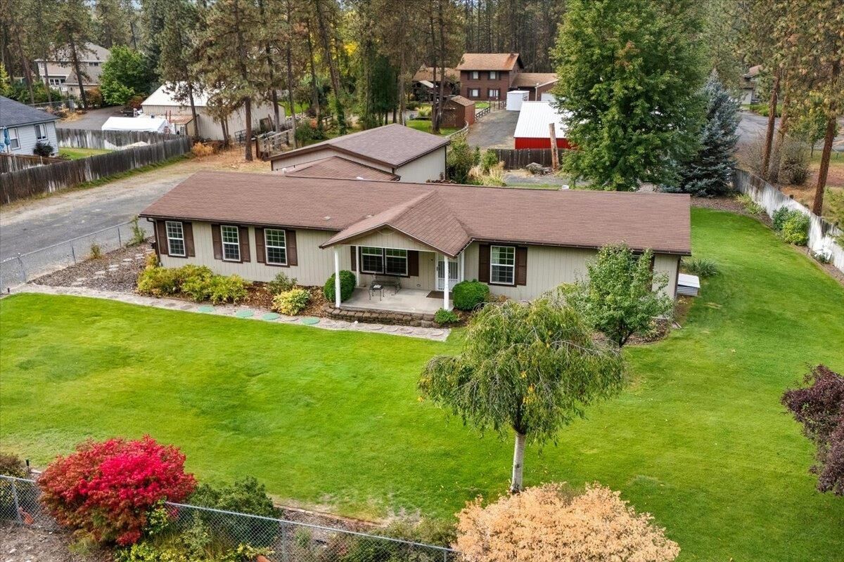 Property Photo:  8827 N Seven Mile Rd  WA 99026 