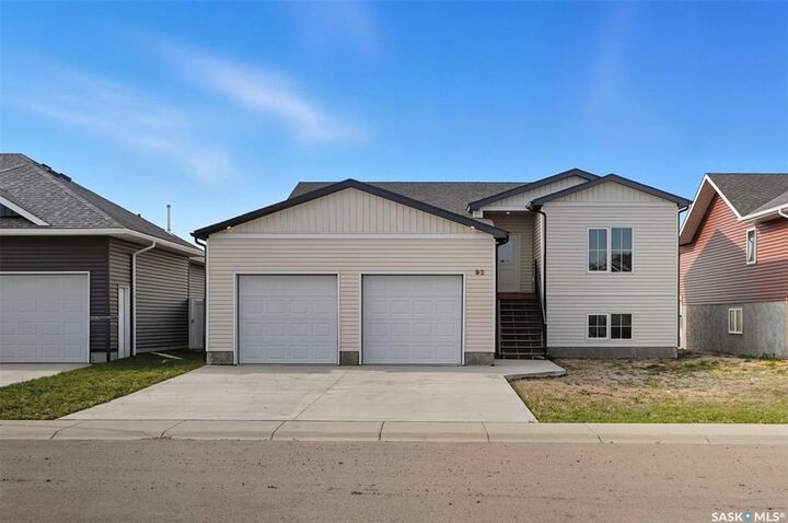 92 Diefenbaker Avenue  Hague SK S0K 1X0 photo