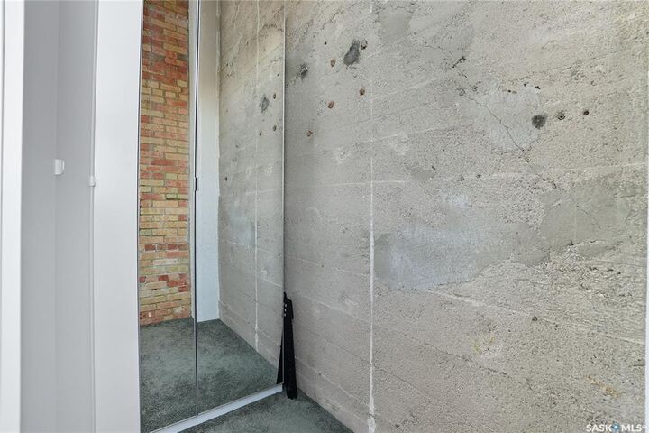 Property Photo:  211 D Avenue N 503  SK S7L 1M7 