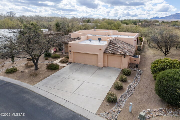 Property Photo:  102 Circulo Vespucci  AZ 85646 