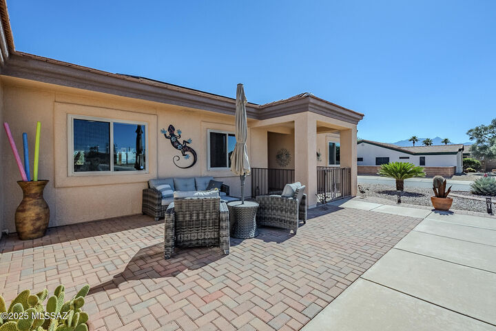 Property Photo:  104 N Candlelight Drive  AZ 85614 