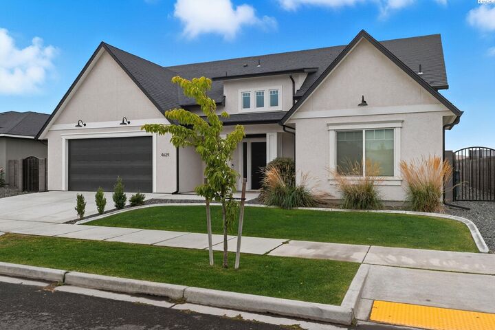 Property Photo:  4629 Village View St  WA 99352-8583 