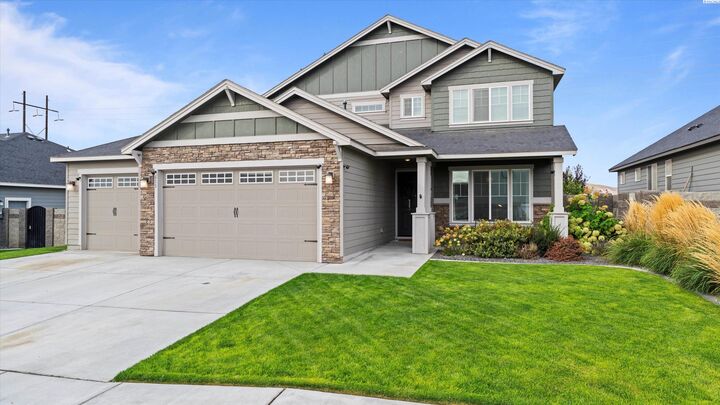 Property Photo: 611 Annapurna Ave WA 99353