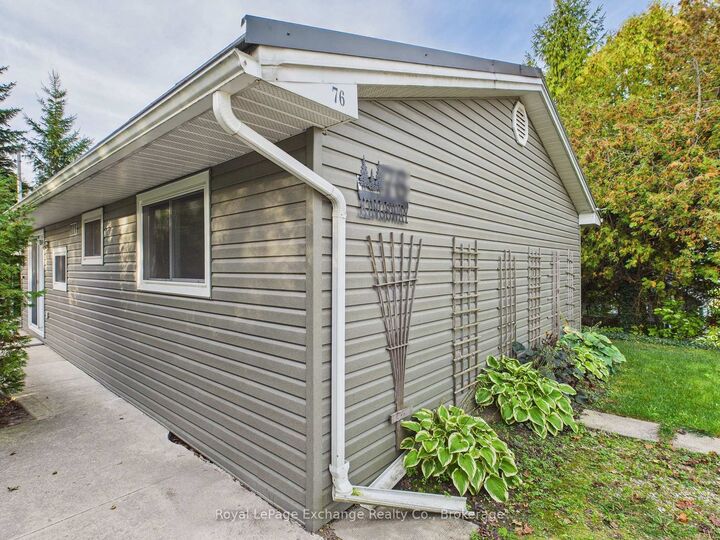 Property Photo:  76 Kingsway Street  ON N2Z 1B3 