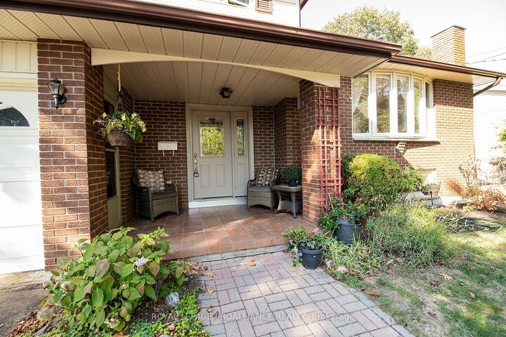 Property Photo: 41 Hope Crescent ON K8P 4S3