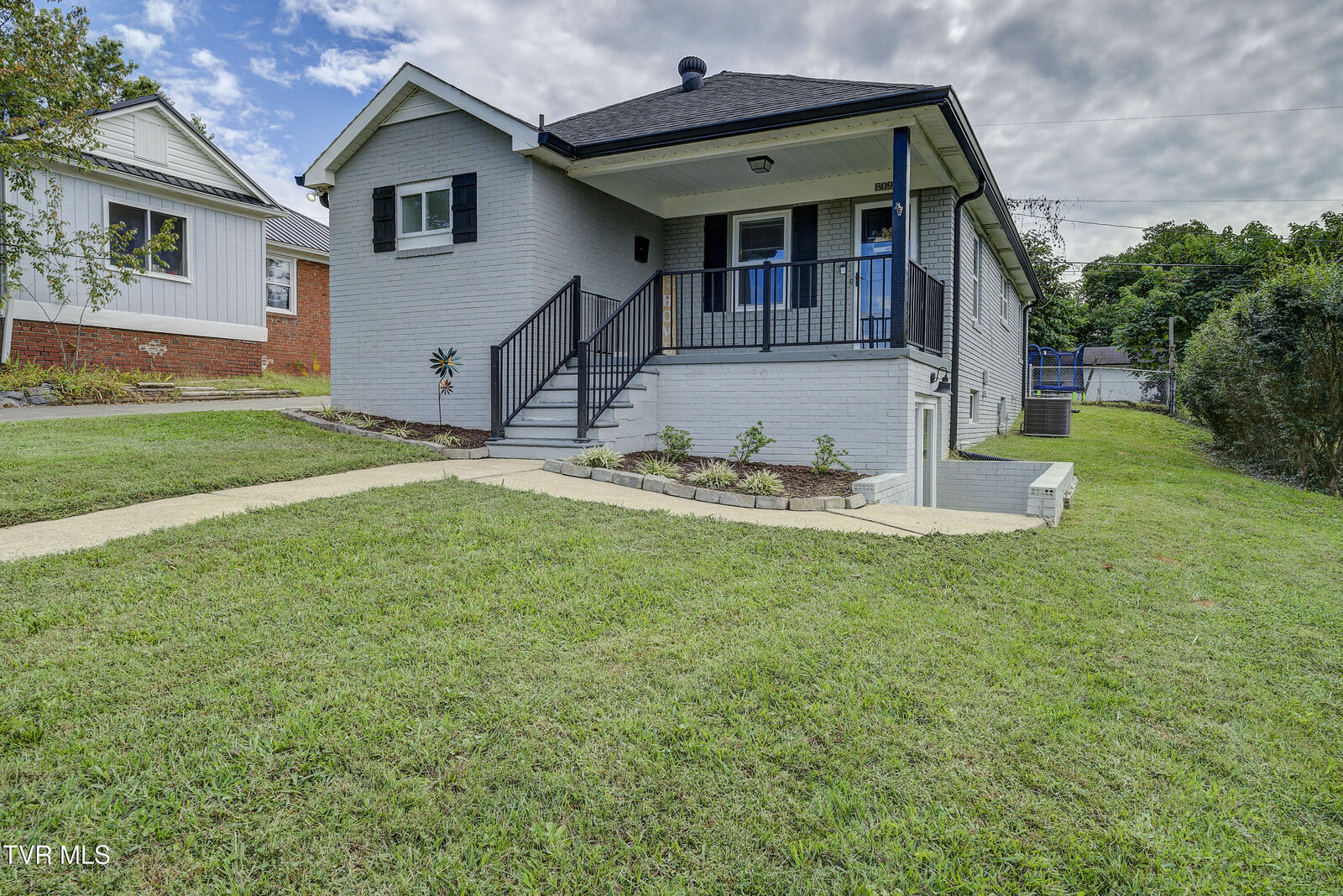 Property Photo:  809 Birch Street  TN 37664 