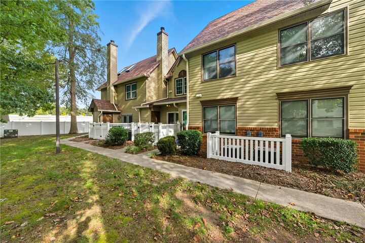 Property Photo: 2 Tamarisk Quay 2D VA 23666