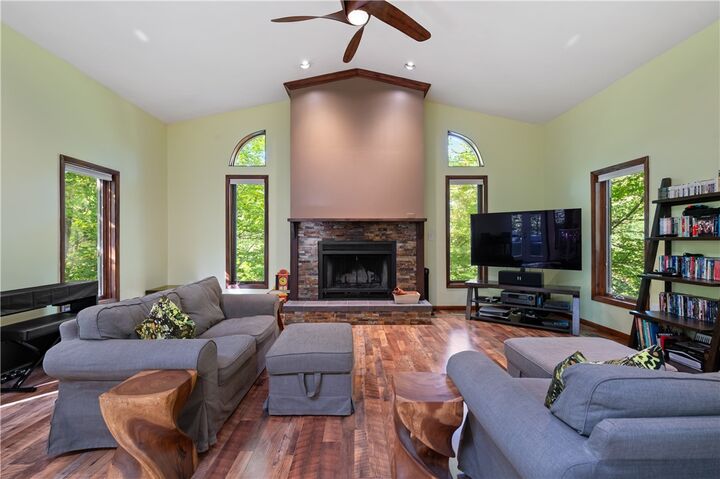 Property Photo: 132 Berwyn Rd PA 15237