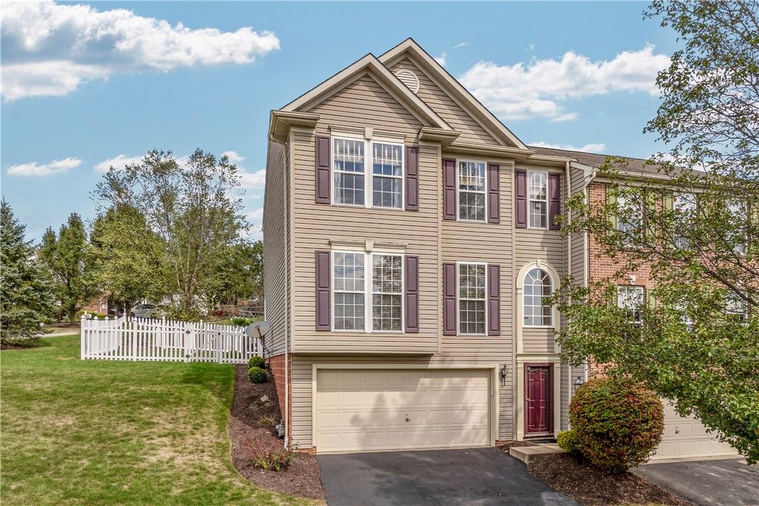 Property Photo:  2002 Overlook Ct  PA 15317 
