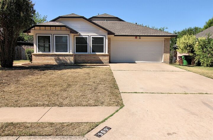 Property Photo:  909 Clearwater Trail  TX 78664