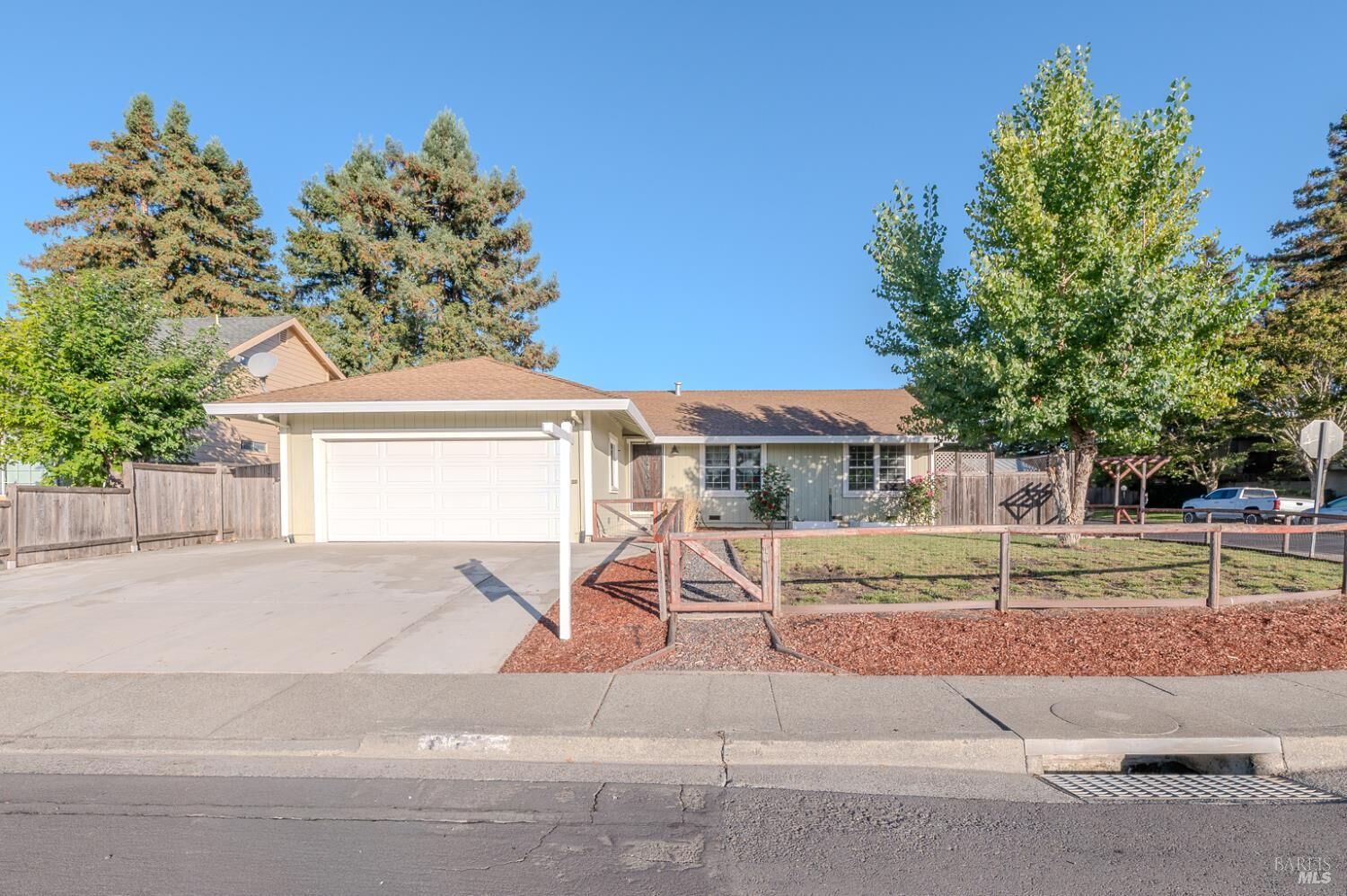 Property Photo:  978 Eleanor Avenue  CA 94928 