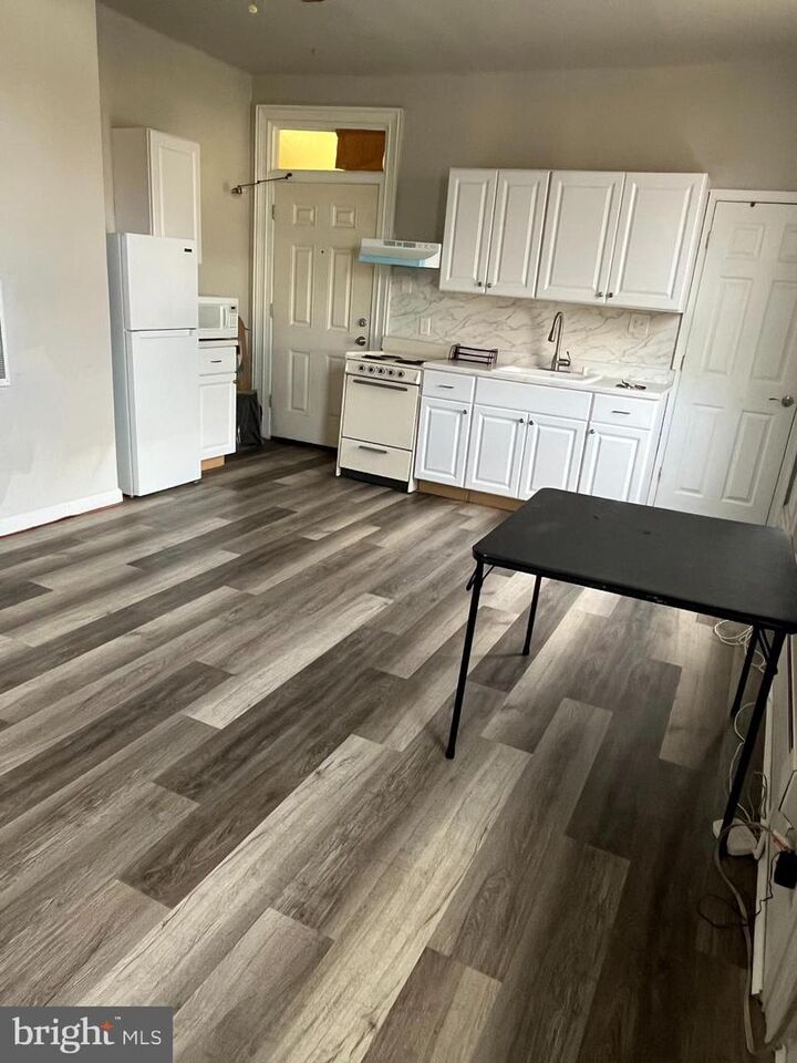 Property Photo:  3315 N Park Avenue 2R  PA 19140 