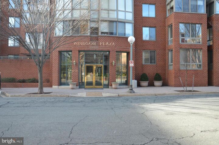 1050 N Taylor Street 1-105  Arlington VA 22201 photo
