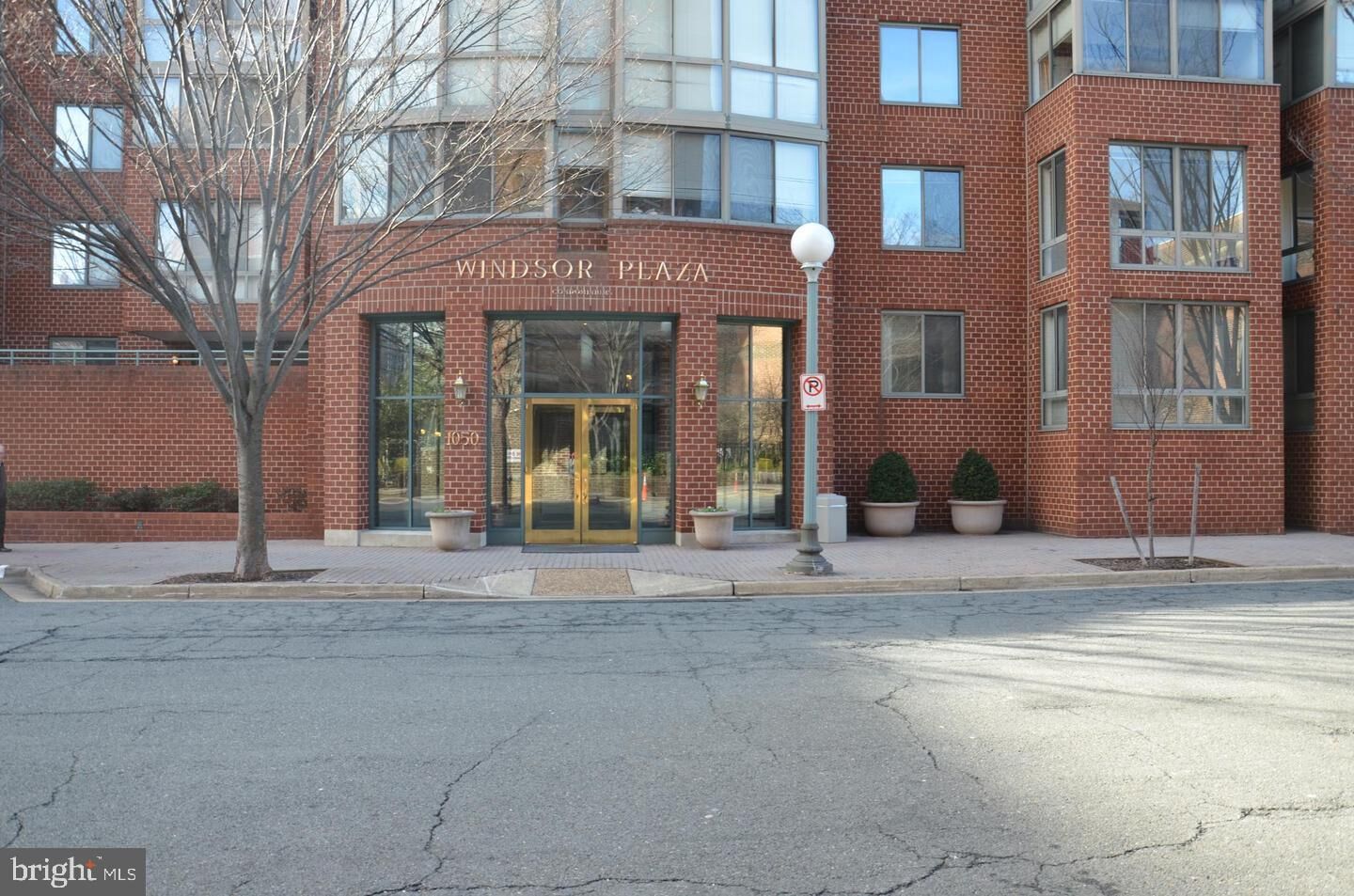Property Photo:  1050 N Taylor Street 1-105  VA 22201 