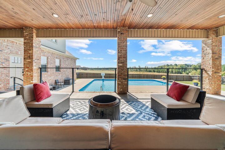 Property Photo: 438 Oak Tree Ridge S AR 72150