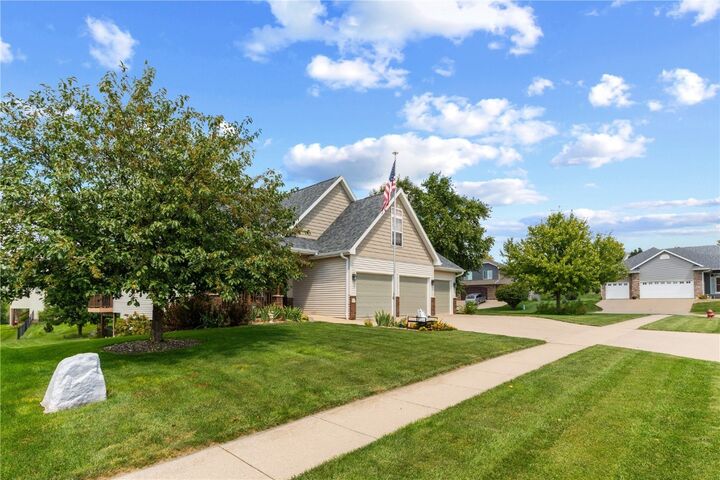 Property Photo:  110 Willow Lane  IA 52317 