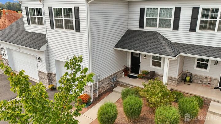 Property Photo:  15 Pansy Court  NJ 08873 