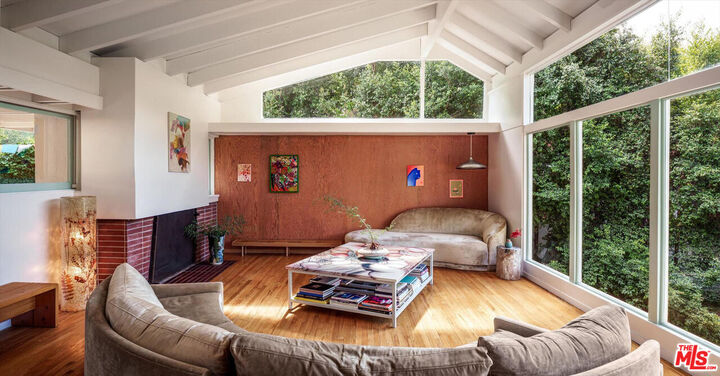2764 Outpost Dr  Los Angeles CA 90068 photo