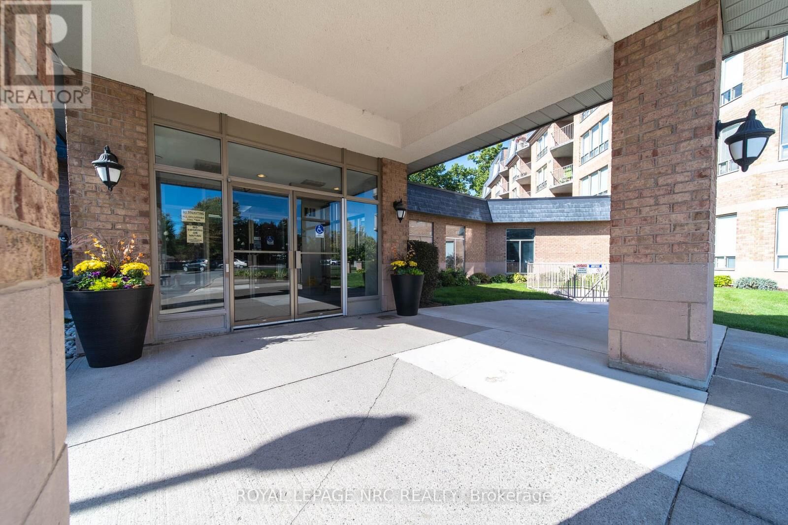 Photo de la propriété:  8111 Forest Glen Drive 107  ON L2H 2Y7 