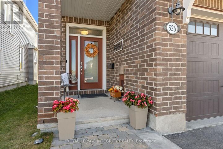 Photo de la propriété:  526 Jackdaw Avenue  ON K2J 6M8 