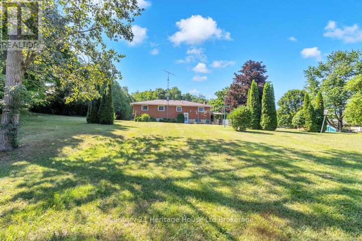 Photo de la propriété:  403131 Robinson Road  ON N5C 3J7 