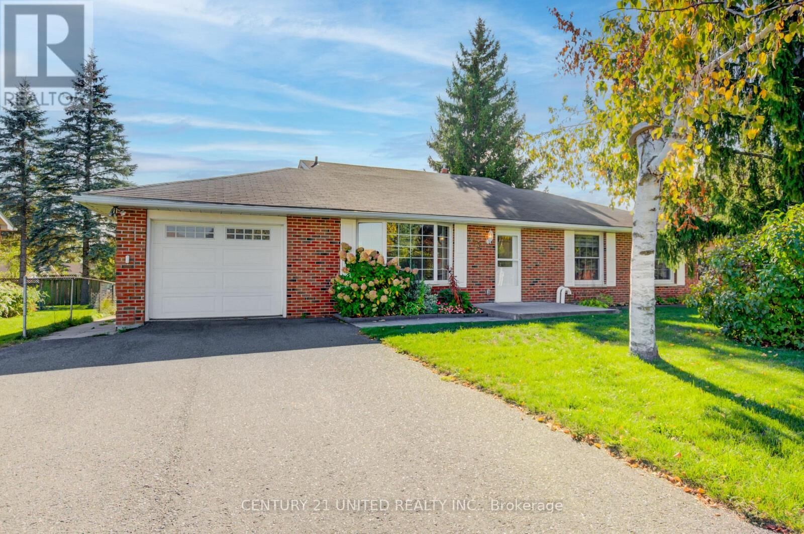 Property Photo:  233 Market Street  ON K0L 1L0 