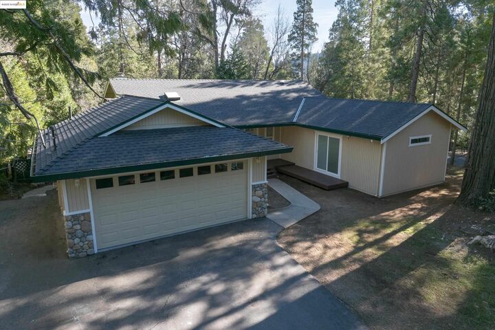 Property Photo:  22749 Confidence Rd  CA 95383 