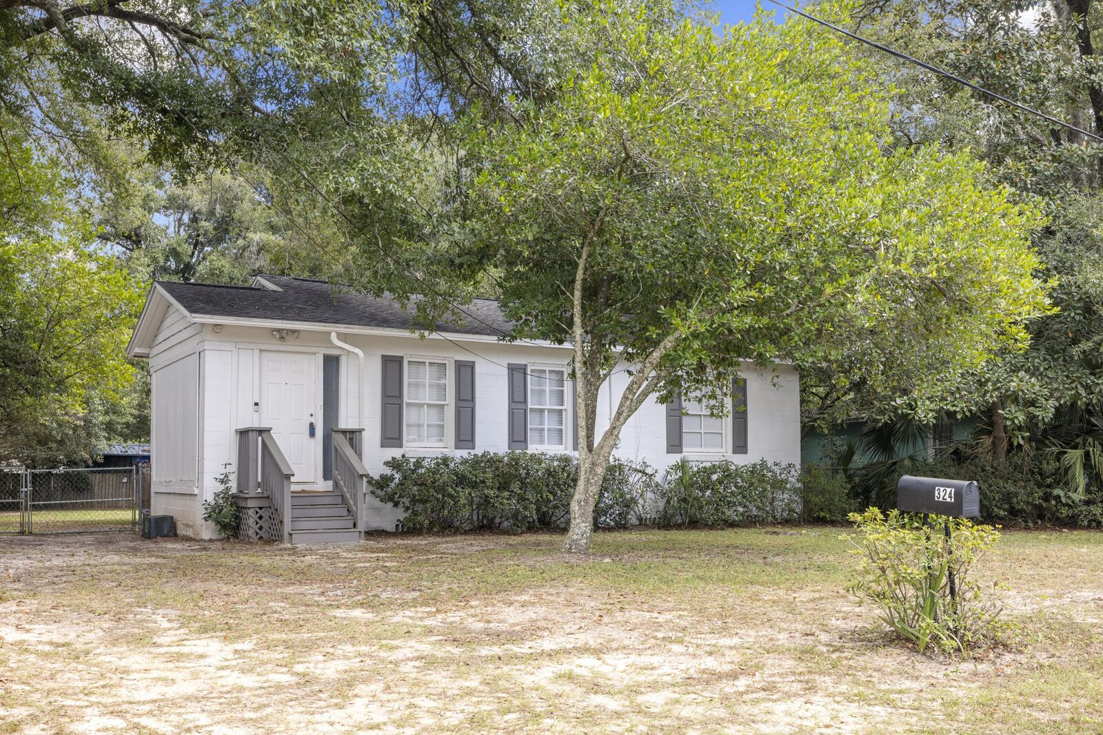 Property Photo:  324 Dixie Street  FL 32536 