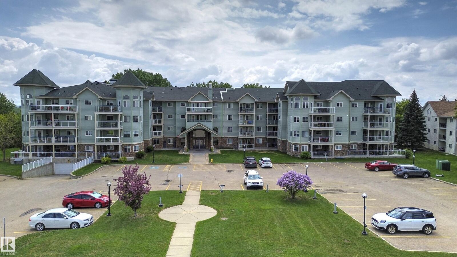 Photo de la propriété:  9995 93 Avenue 305  AB T8L 1N5 