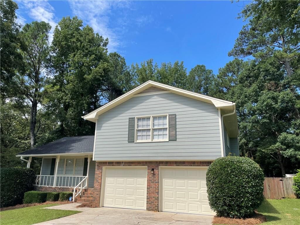 Property Photo:  1679 Oak Forest Drive  GA 30013 