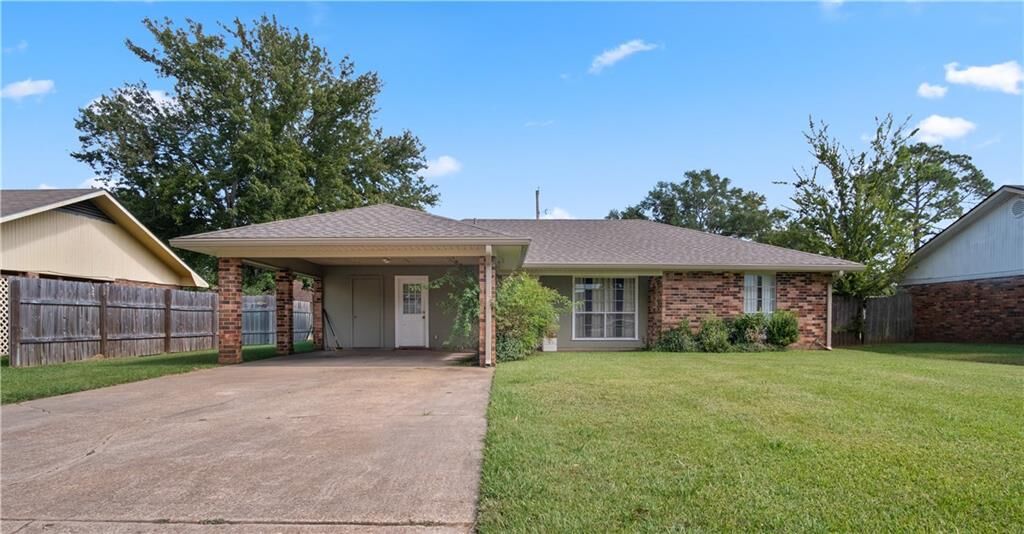 Property Photo:  5609 Paige Place  LA 71303 