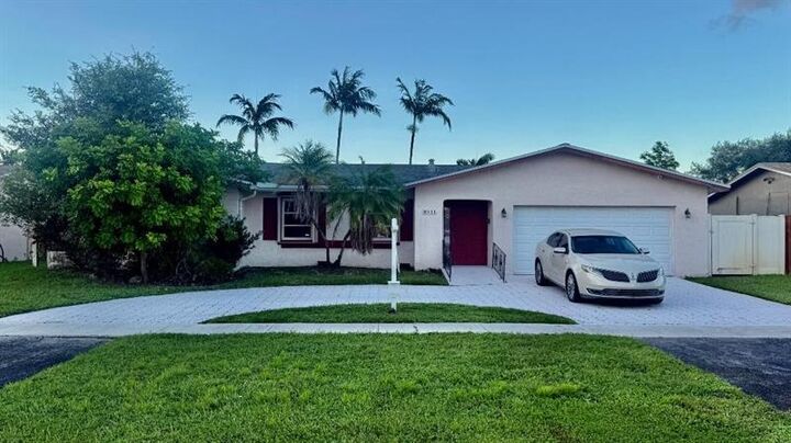 Property Photo: 8911 Johnson St FL 33024