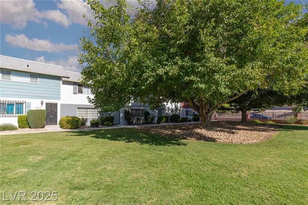 Property Photo: 130 Greenbriar Townhouse Way NV 89121