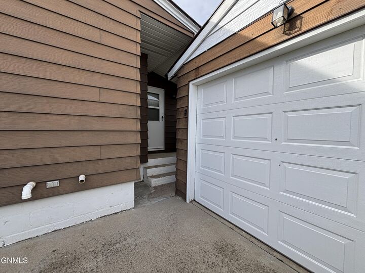 Property Photo:  308 3rd Street NW  ND 58523 