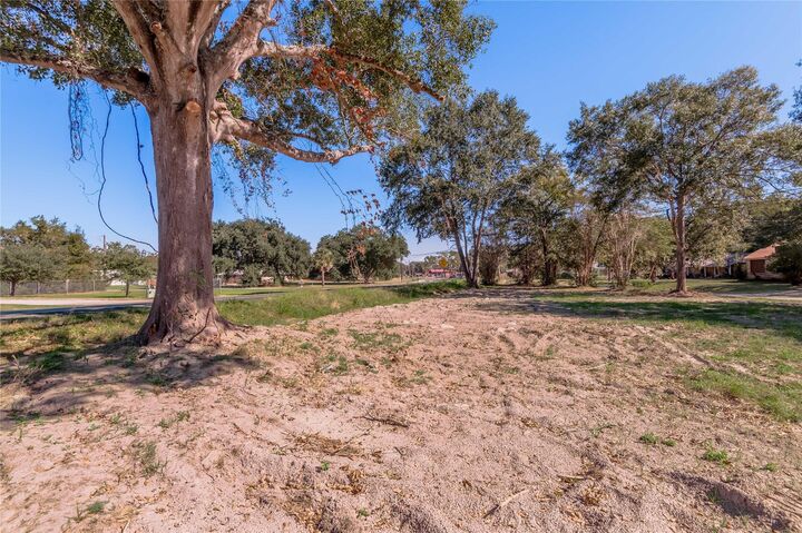 Property Photo: 805 W W 1st St TX 75845