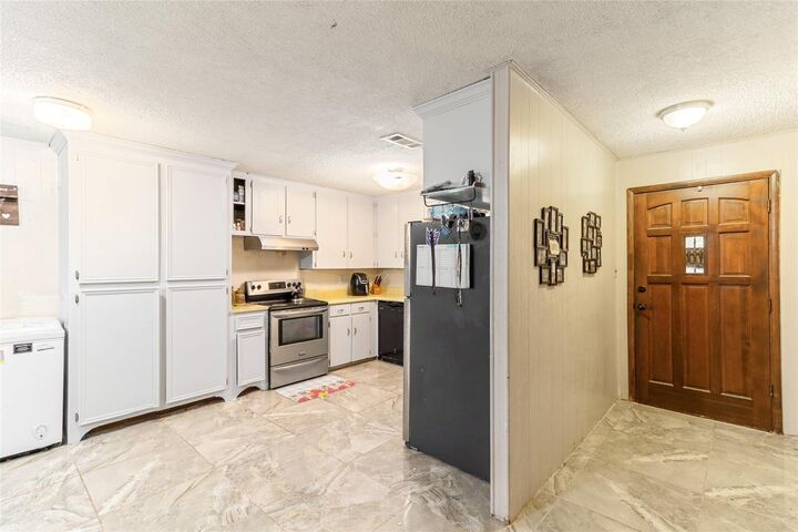 Property Photo: 103 S Ringgold Street TX 77486