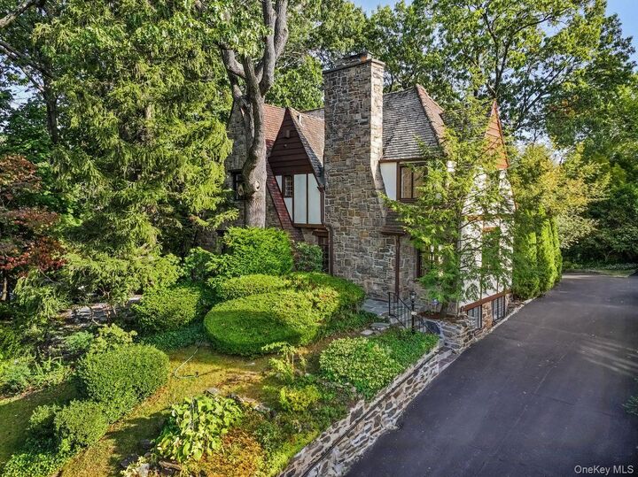 Property Photo:  76 Vaughn Avenue  NY 10801 
