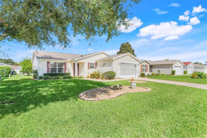Property Photo: 870 Henderson Lane FL 32162